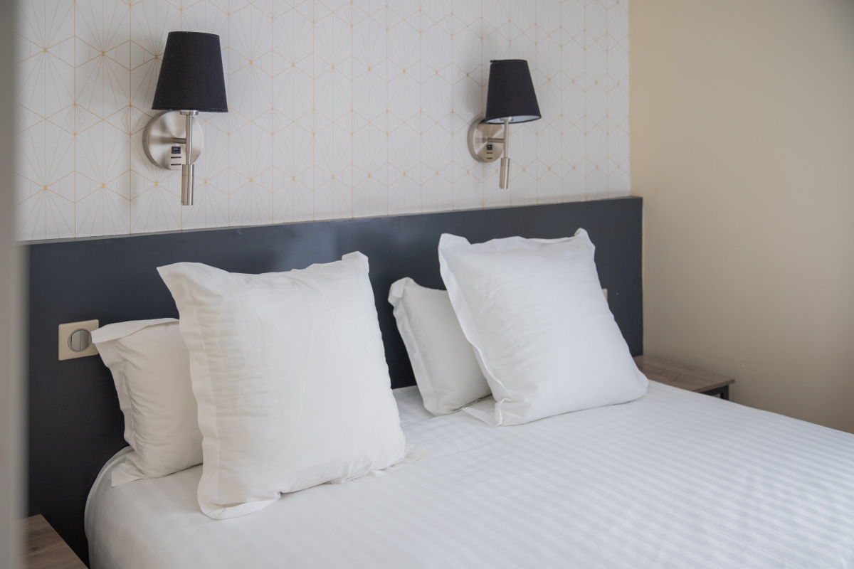 Brit Hotel Nîmes chambre