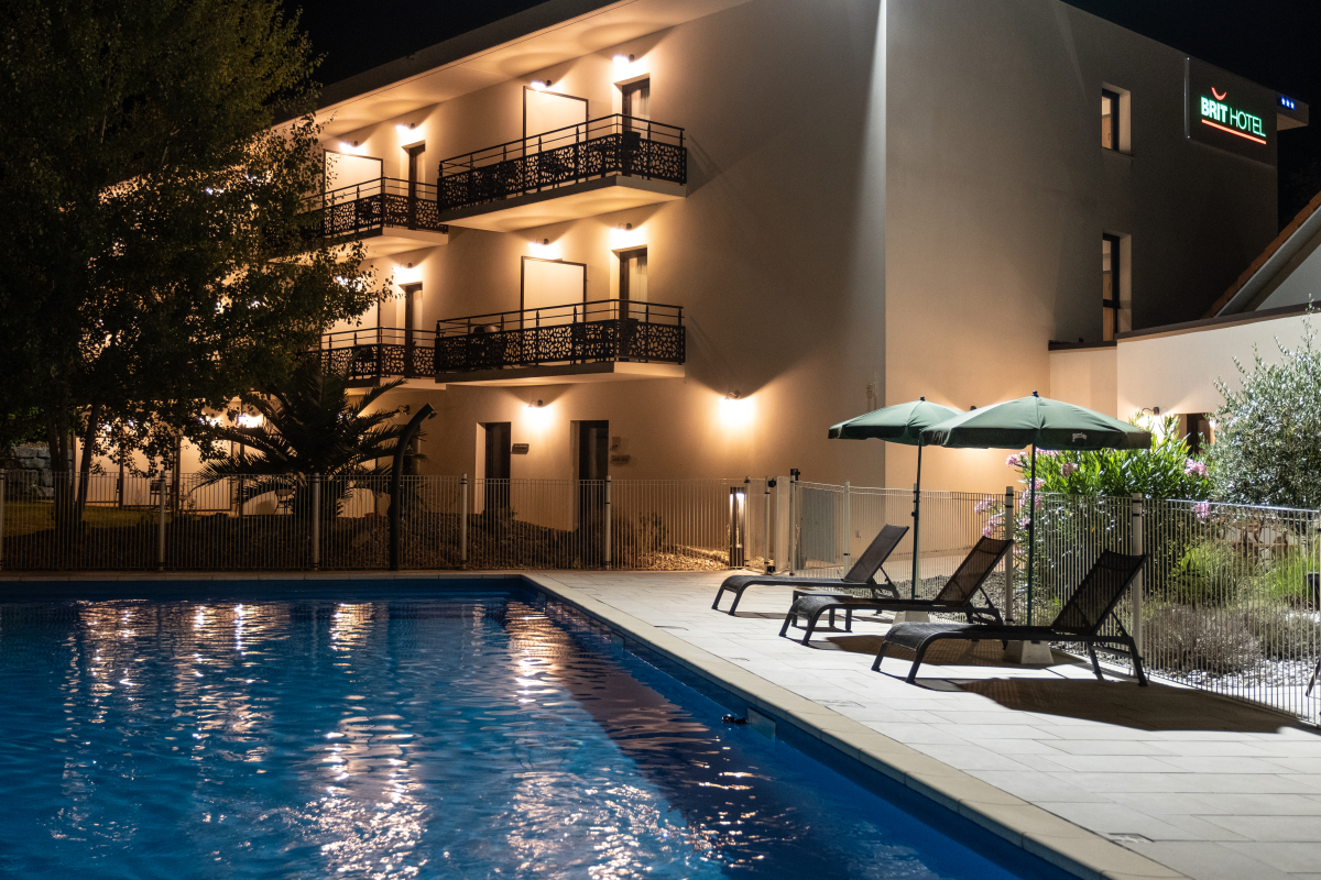 Brit_Hotel_Figeac_Piscine